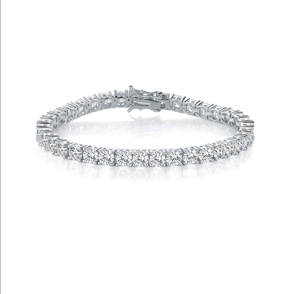 14k white gold tennis bracelet. Cubic zirconia